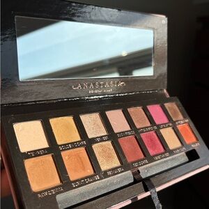 Anastasia Beverly Hills Modern Renaissance Eyeshadow Palette